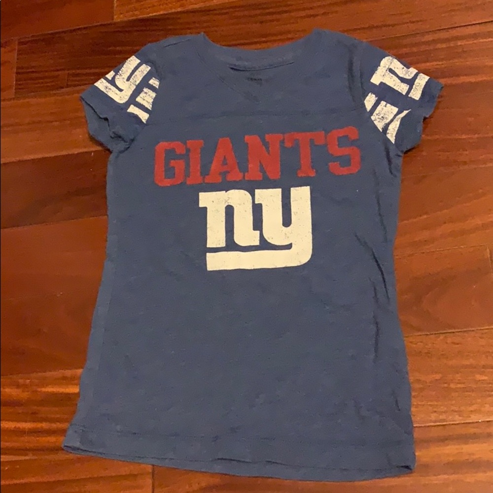 Girls NY Giants tee shirt. V neck size 5